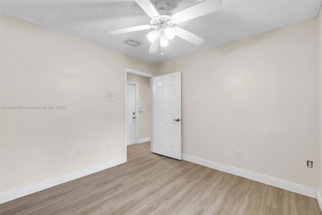 Building Photo - 14761 SW 156th Ave