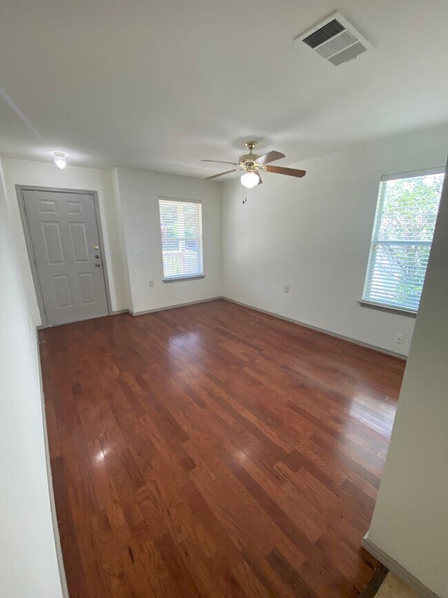 Building Photo - Cozy 3 bed in the Heart of East Austin