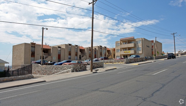 Building Photo - Tres Vistas