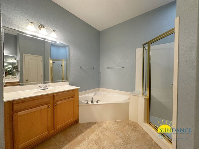 Building Photo - 3 Bedroom Home with Office in great Fort Walton community between Eglin and Hurlburt Field!