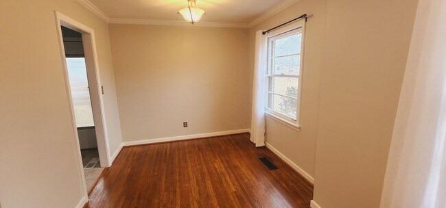 Building Photo - 209 Knoll Crest Dr