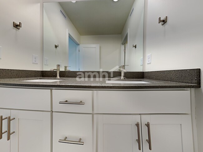 Building Photo - 3331 S 2580 W