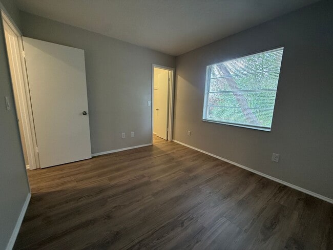 Building Photo - Newly Renovated Deltona Lakes Home!