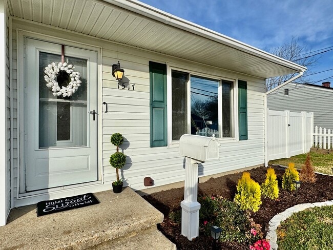 Building Photo - Fully-Updated 1st-Time Rental! Ready NOW! Pet Friendly w/Large, Detached Garage Workshop!