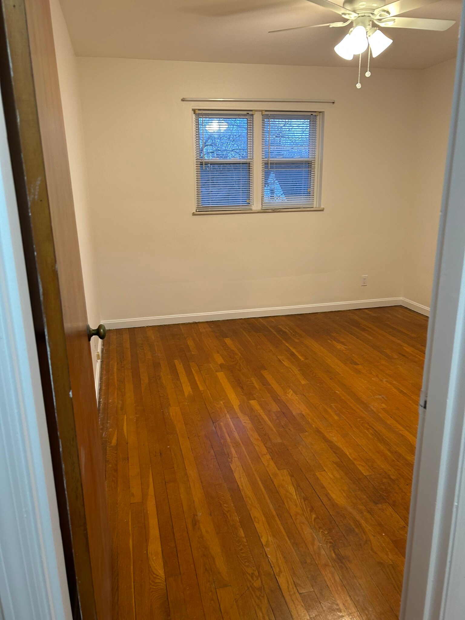 Bedroom - 6098 Dryden Ave