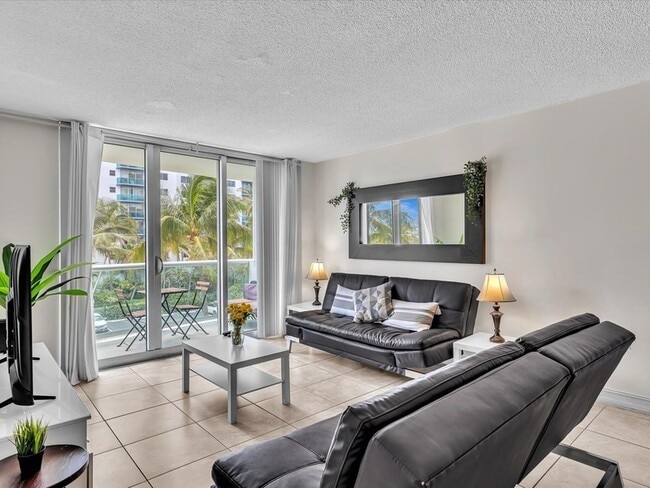 Building Photo - 3901 S Ocean Dr