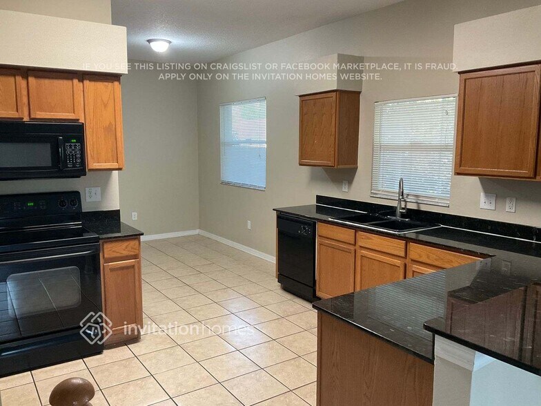 Building Photo - 2711 Queen Alberta Dr