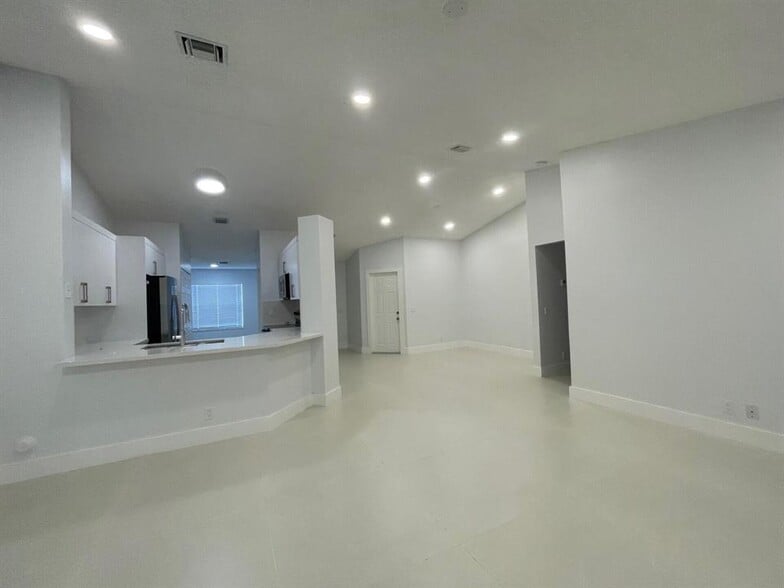 Building Photo - 1630 Zenith Way