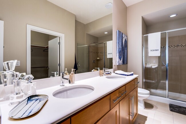Building Photo - 2 Bedroom in Houston, TX 77024