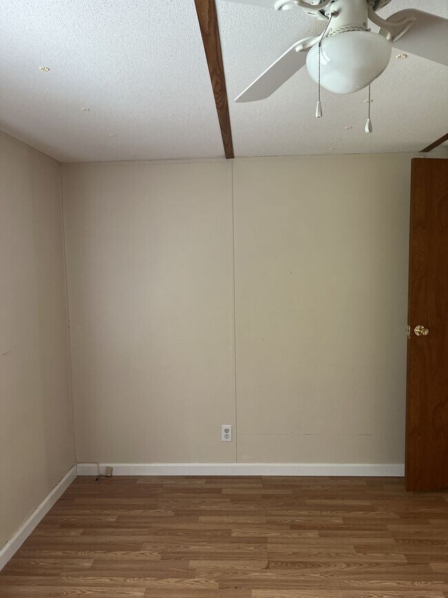 Building Photo - 235 Monarch Ln