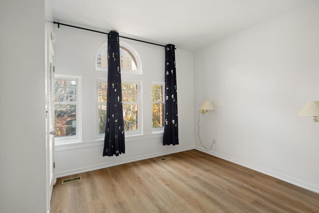 Building Photo - Incredible Rittenhouse Home