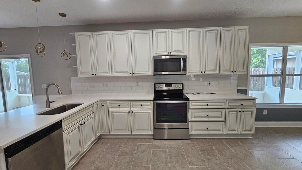 Building Photo - 13983 Summer Breeze Dr
