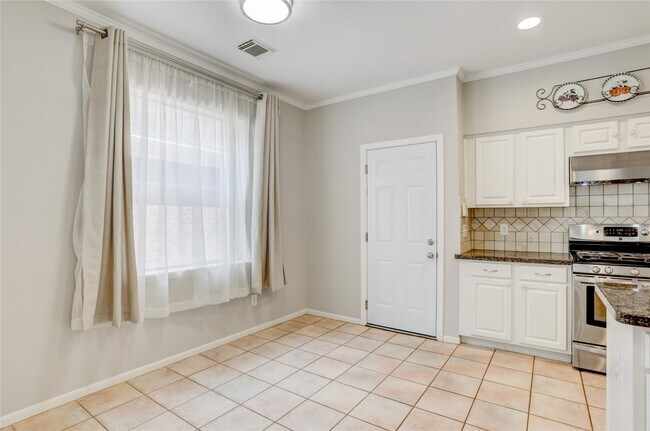 Building Photo - 35 Tranquil Glade Pl