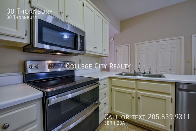 Building Photo - 30 Thornbury-