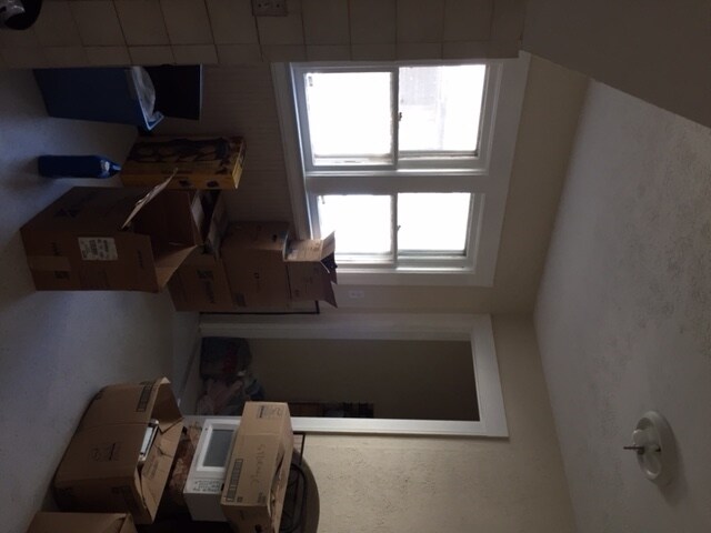 Interior Photo - 466-468 Colvin St