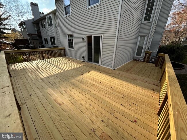 Building Photo - 208 Red Haven Dr