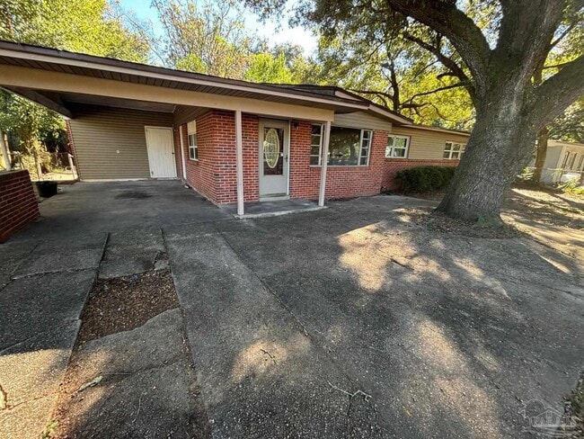 Building Photo - 1012 Kearny Dr