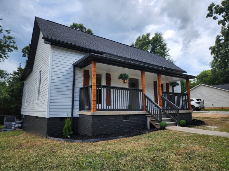 Primary Photo - 1828 Maxton Ave