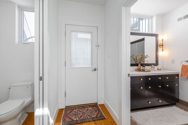 Building Photo - 1003 S 17th St