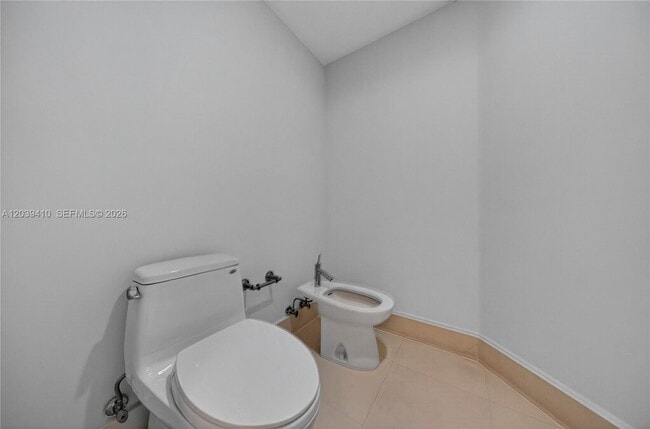 Building Photo - 2711 S Ocean Dr
