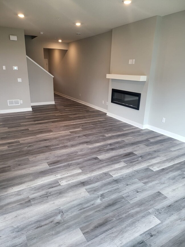 Building Photo - 17042 Dysart Pl