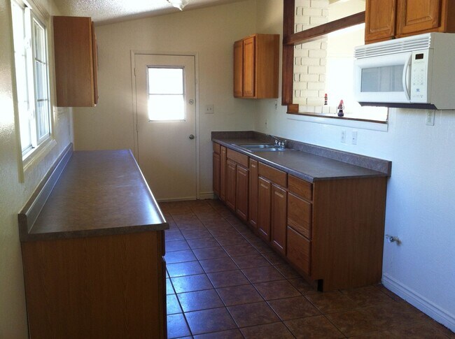 Building Photo - The city of Highland has the perfect 3 bed...