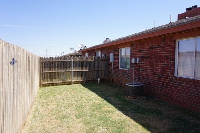 Building Photo - 412 Kline Ave