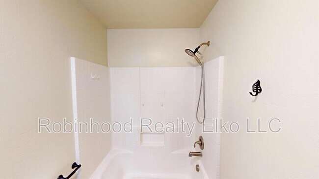Building Photo - 279 Country Club Pkwy