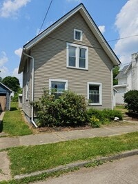 Building Photo - 2 bedroom 1.5 bath single family home