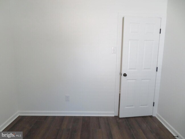 Building Photo - 7895 Pavilion Dr