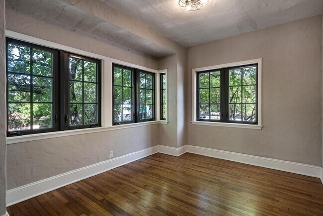 Building Photo - 447 Giralda Ave
