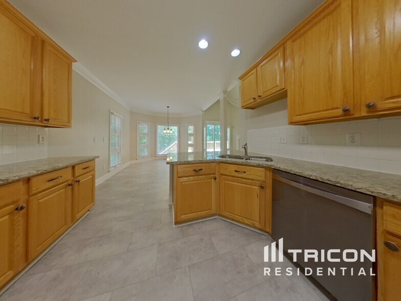 Building Photo - 6868 Glen Cove Ln