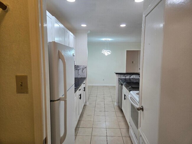 Building Photo - 10823 Braes Bend Dr