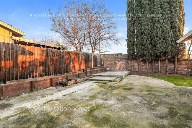 Building Photo - 529 Oakborough Ave