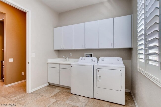 Building Photo - 2558 Kinghorn Pl