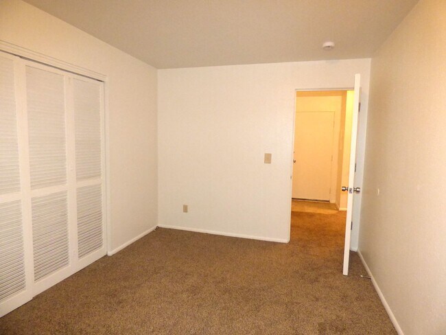 Building Photo - Rent Special: 1/2 Off May's Rent!! - Downstairs 2 Bedroom Unit