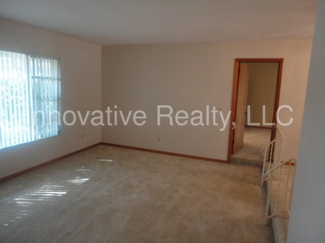 Building Photo - 2351 Woodcrest Dr