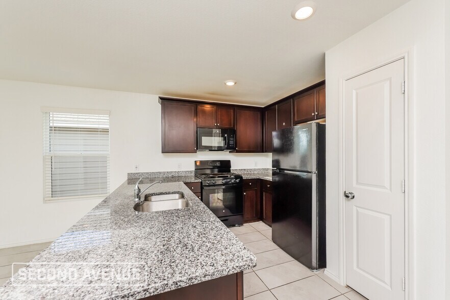 Building Photo - 6077 Determine Ln