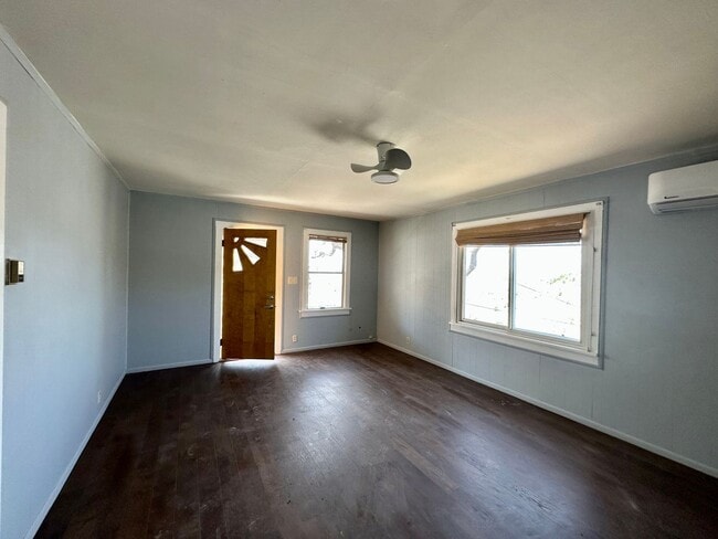 Building Photo - 3 Bed / 2 Bath Custom Pioche House