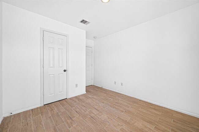 Building Photo - 27022 Breakaway Ln