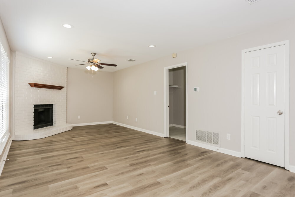 Building Photo - 5911 Rocky Point Dr