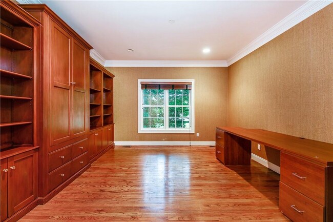 Building Photo - 34 Saxon Wood Rd