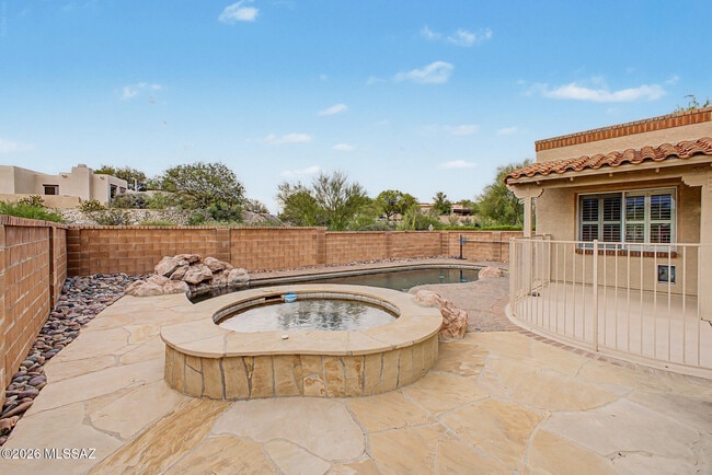 Building Photo - 5555 N Cres Ridge Dr