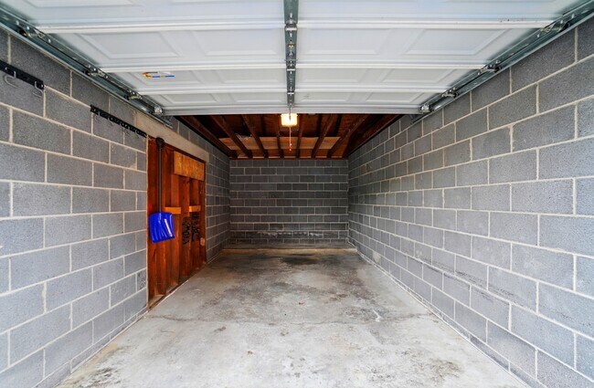 Building Photo - 4057 W Bancroft St