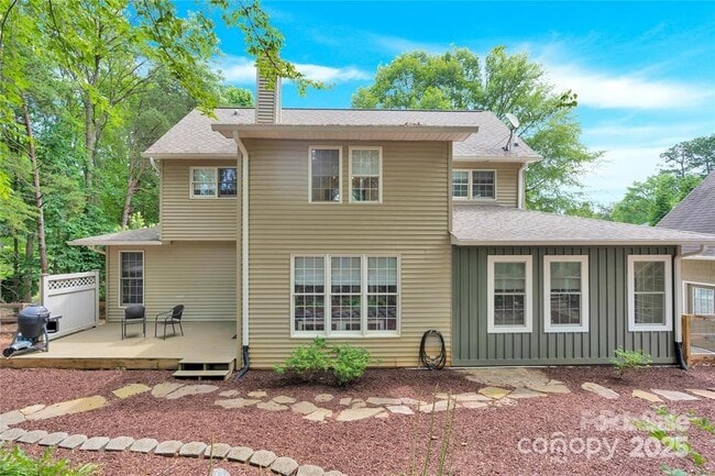 Building Photo - 832 Kemp Rd
