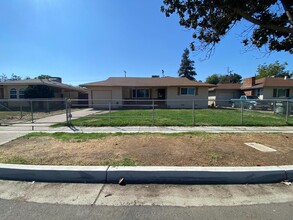 Building Photo - 1545 W Sussex Way