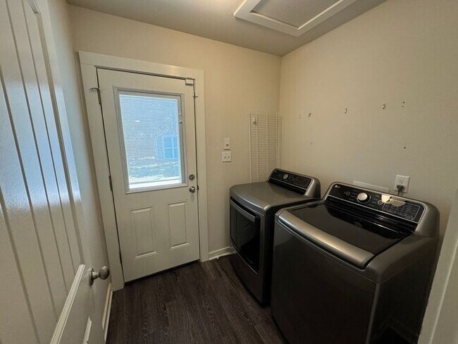 Building Photo - Pensacola - Downtown - 3 Bedroom, 2 Bathroom