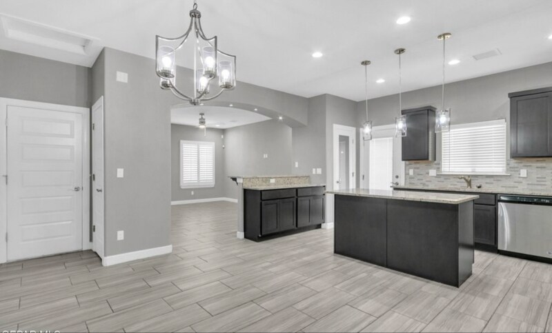 Building Photo - 2828 Tierra Oasis St