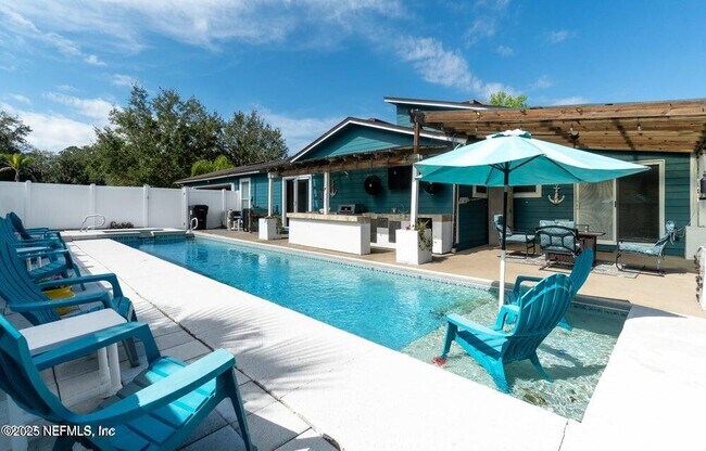 Building Photo - 6433 River Point Dr