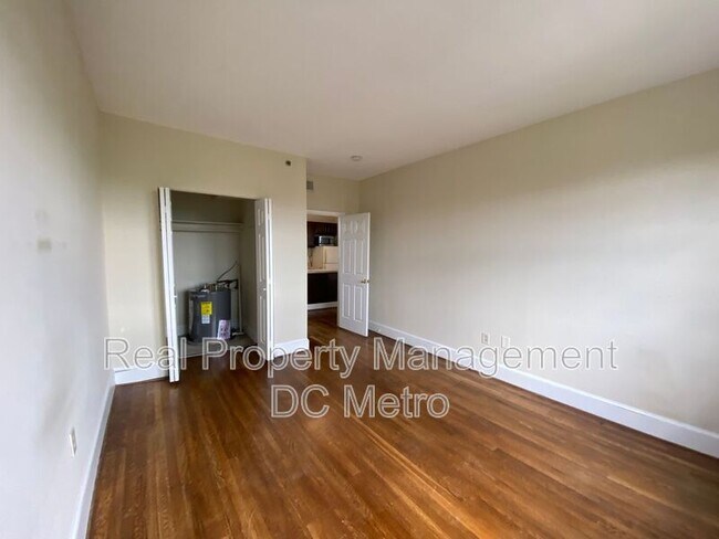 Building Photo - 815 Maryland Ave NE
